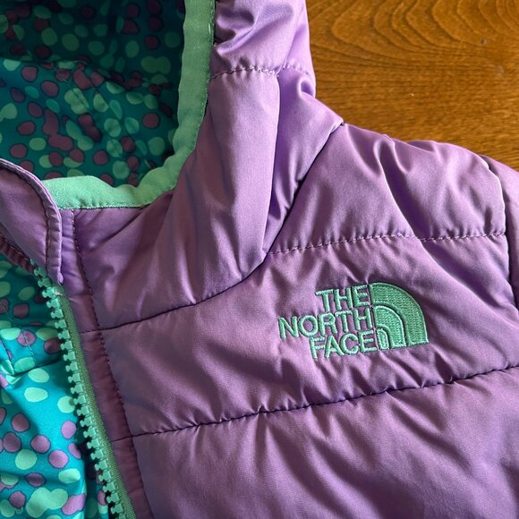 The North Face reversible lavender and teal puffer jacket 18-24m - Picture 2 of 12